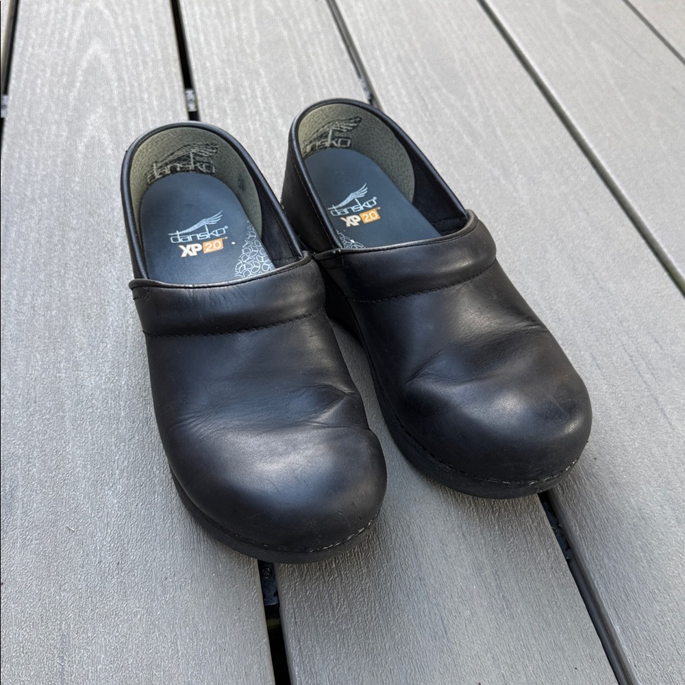 Dansko XP 2.0 Black Slip-On Clogs Euro 37
